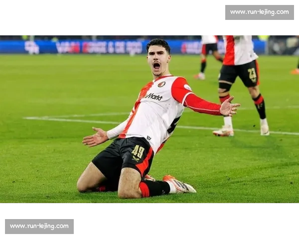 维拉免签 19 岁荷兰锋线新星 费耶诺德青训天才雷德蒙加盟