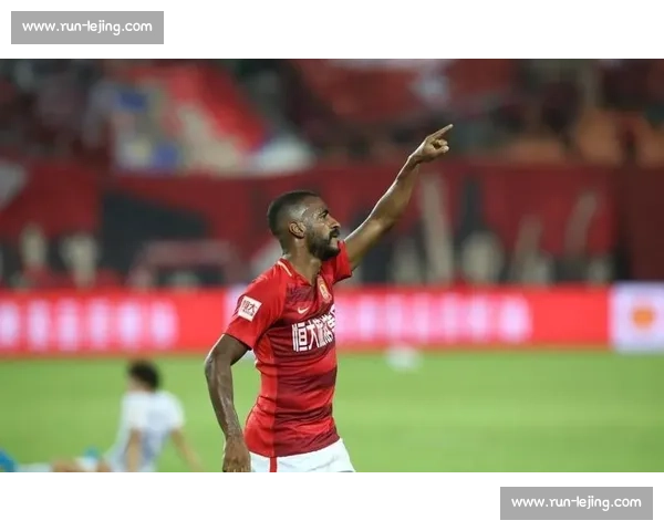 西汉姆 1100 万抢签冈比亚锋霸！曼联切尔西曾追逐，兰斯降级被迫放人